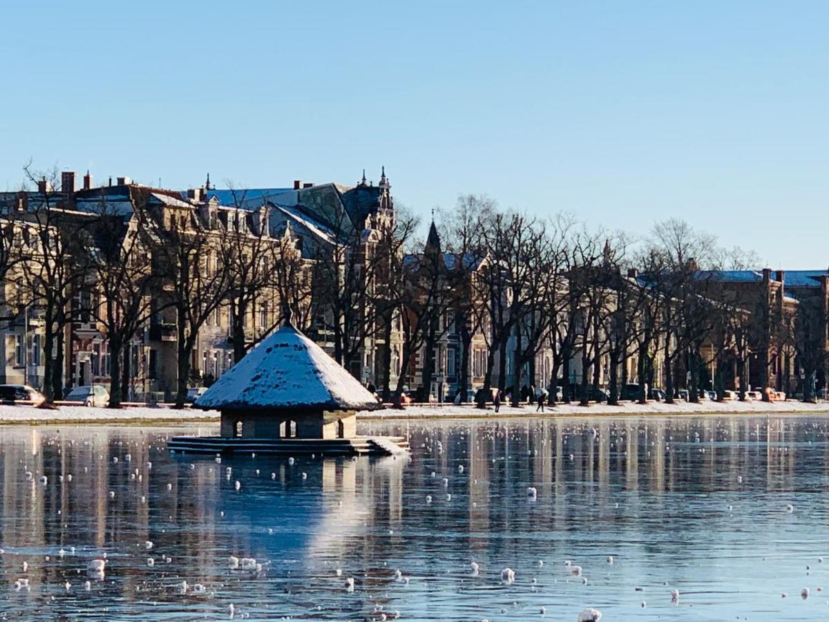 Zum Weissen Haus Hotel Schwerin  Exterior photo